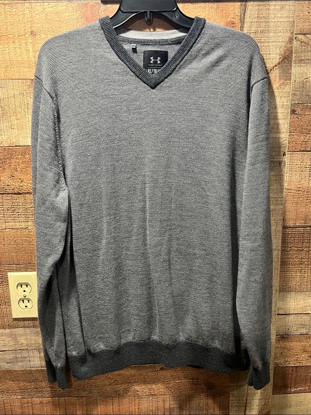 Under Armour Men’s Heather Gray V-Neck Sweater size XL